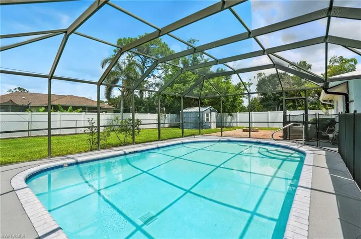 231  Johnnycake  DR, Naples, FL 34110