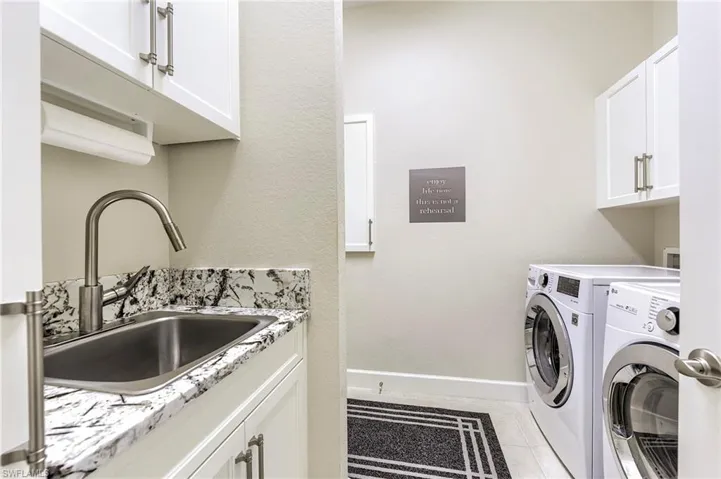 Water closet to the left of the shower
