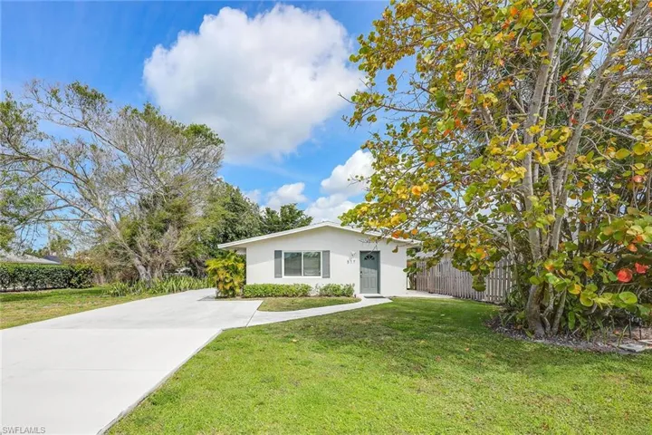 517 108th Ave N, Naples, Florida 34108