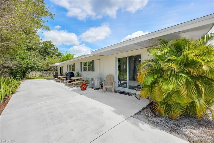 517 108th Ave N, Naples, Florida 34108
