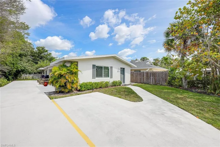 517 108th Ave N, Naples, Florida 34108