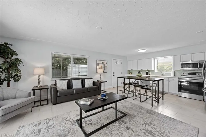 517 108th Ave N, Naples, Florida 34108