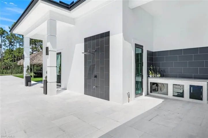 6677  Hunters  RD, Naples, FL 34109