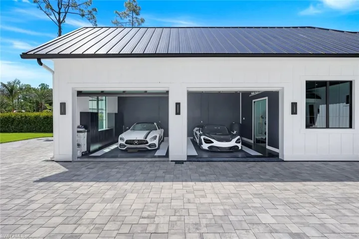 6677  Hunters  RD, Naples, FL 34109