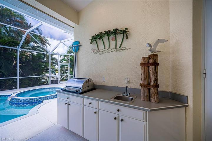 Ourdoor kitchen