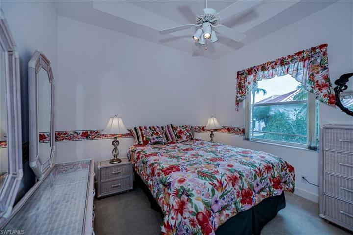Guest bedroom #1