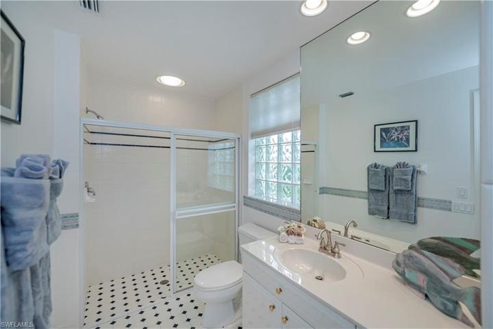en-suite bathroom to guest bedroom #2