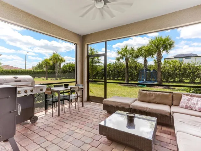 Lanai featuring ceiling fan