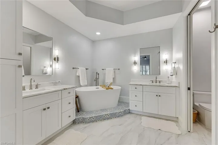 831 Sailaway Ln 202, Naples, Florida 34108