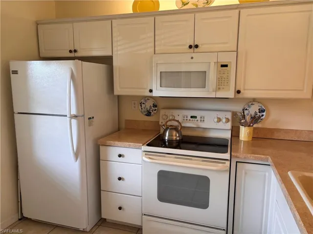 Kitchen has plenty of storage and counter space