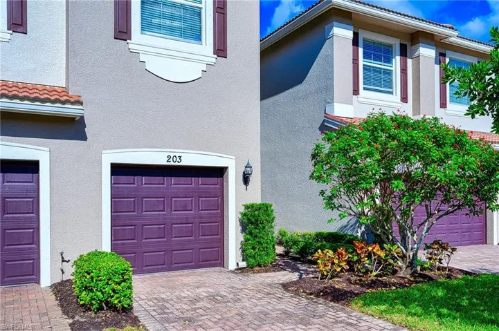 6537  Monterey  PT, Naples, FL 34105