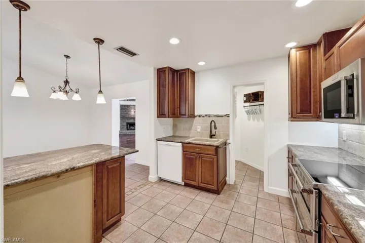 Kitchen & Pantry