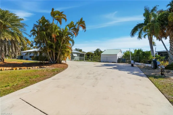 Large driveway for boat or RV parking.