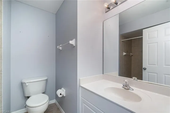 Bathroom between Primary bedroom and den/guest room.