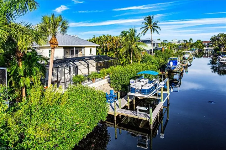 Dock with 13,000 boat lift, riverfront home, GULF ACCESS