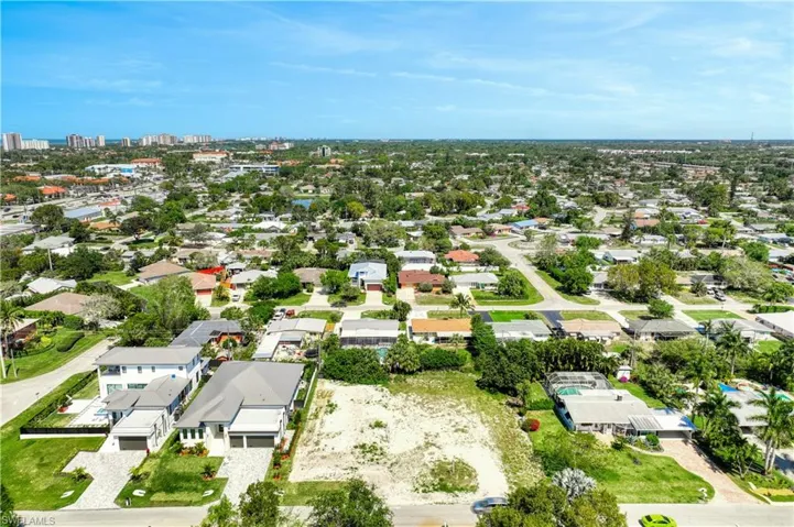 1081 Morningside DR, NAPLES FL 34103