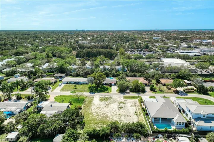 1081 Morningside DR, NAPLES FL 34103