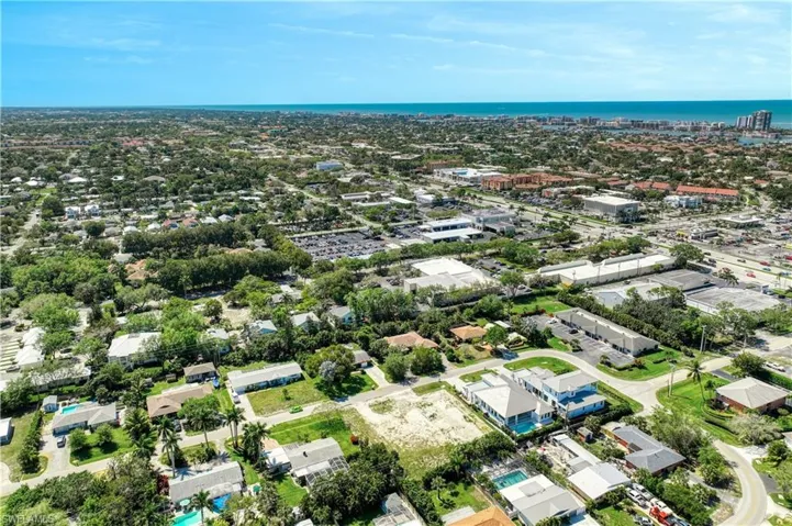 1081 Morningside DR, NAPLES FL 34103