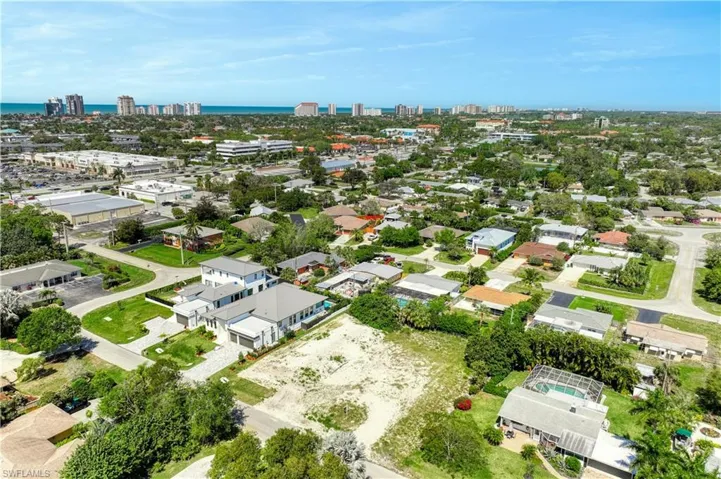 1081 Morningside DR, NAPLES FL 34103