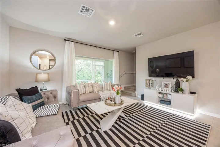 15401  Wildflower  CIR, Naples, FL 34119