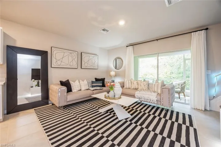 15401  Wildflower  CIR, Naples, FL 34119