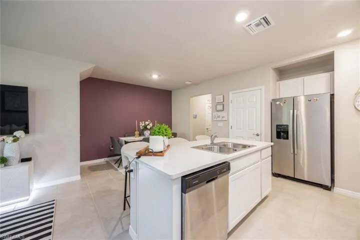15401  Wildflower  CIR, Naples, FL 34119