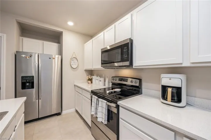 15401  Wildflower  CIR, Naples, FL 34119