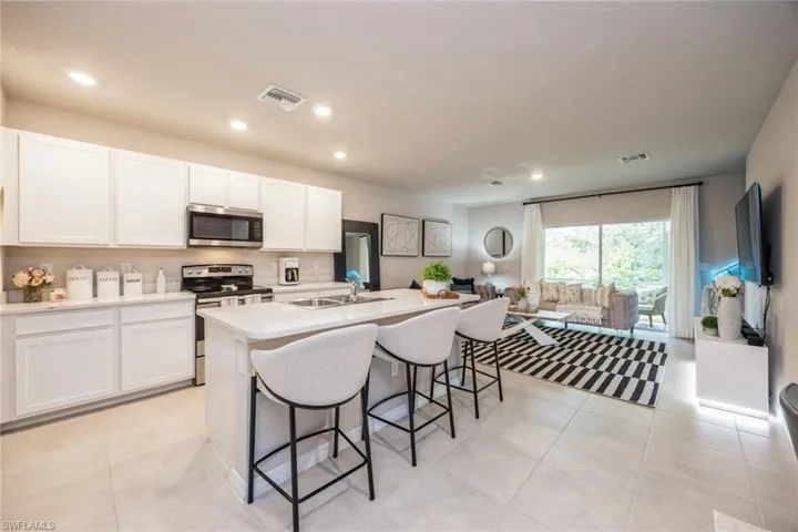15401  Wildflower  CIR, Naples, FL 34119