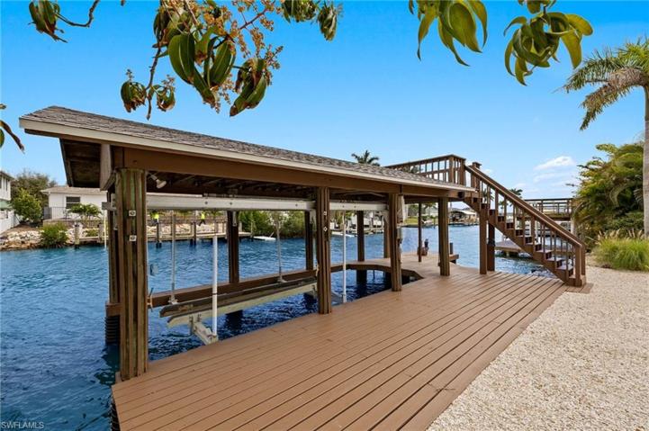Boat House - 10,000 lb lift water and electric