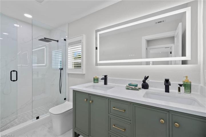 Guest Bathroom w/walk in Shower