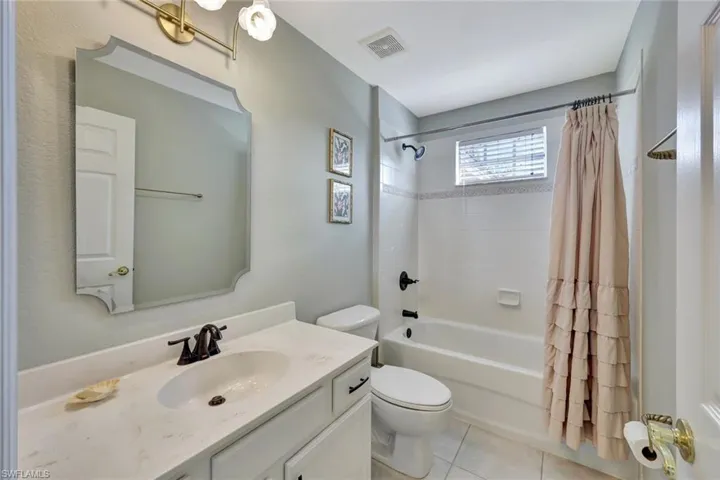 Upstairs full bath