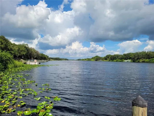 Caloosahatchee River looking West