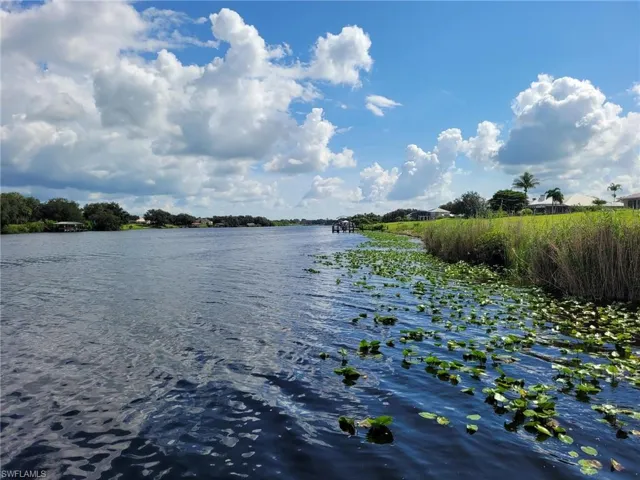 Caloosahatchee River looking East
