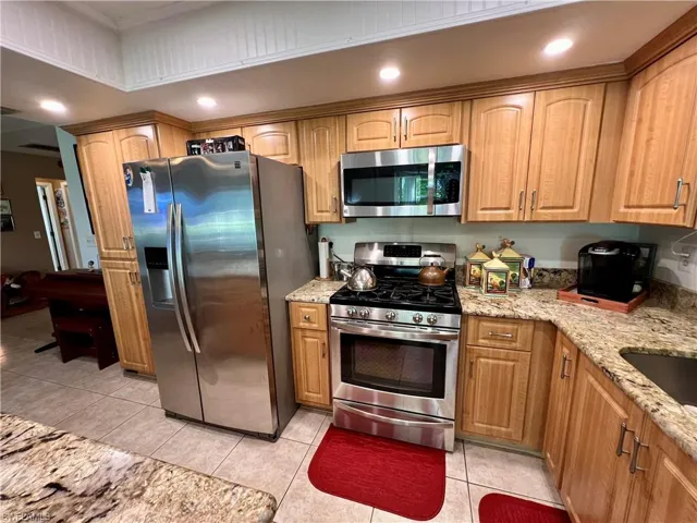 19944  Lake Vista  CIR, Lehigh Acres, FL 33936