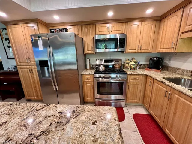 19944  Lake Vista  CIR, Lehigh Acres, FL 33936