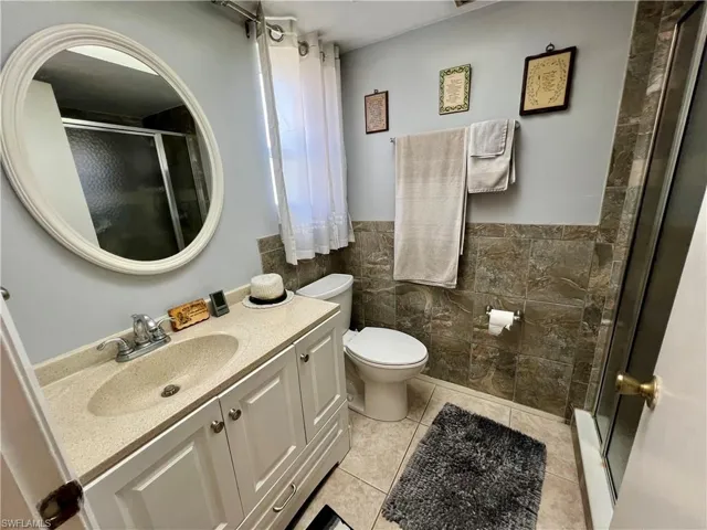 19944  Lake Vista  CIR, Lehigh Acres, FL 33936