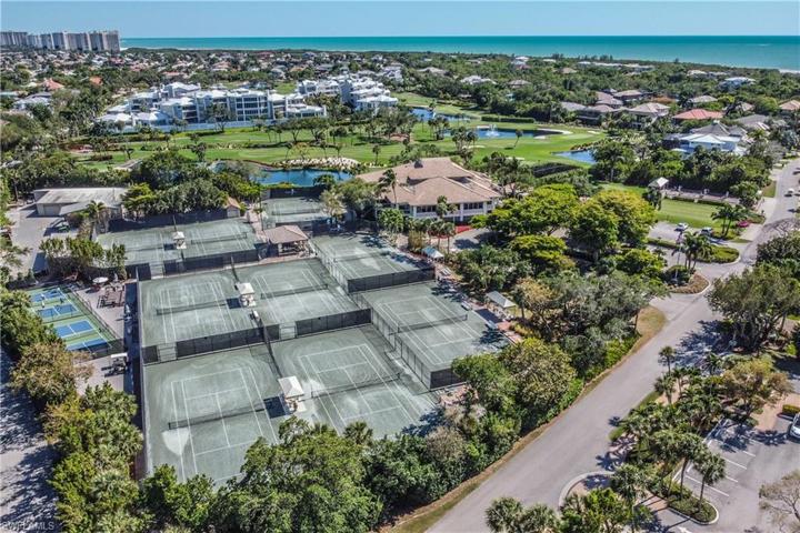 Pickleball & Tennis Courts.