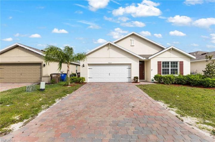 10610  Crossback  LN, Lehigh Acres, FL 33936
