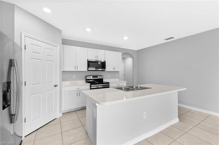 10610  Crossback  LN, Lehigh Acres, FL 33936