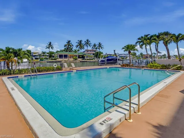 11030 Gulf Shore Dr 503, Naples, Florida 34108