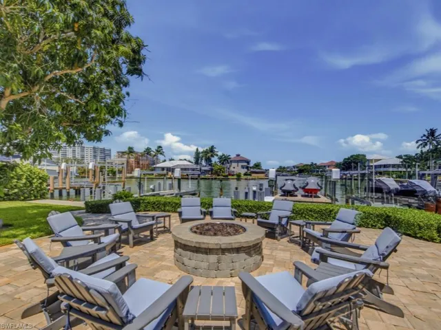11030 Gulf Shore Dr 503, Naples, Florida 34108