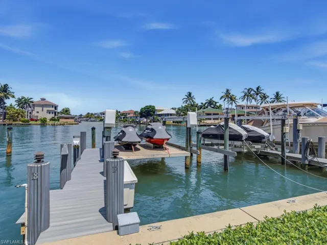 11030 Gulf Shore Dr 503, Naples, Florida 34108