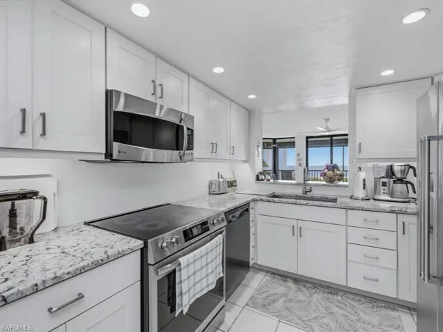 11030 Gulf Shore Dr 503, Naples, Florida 34108