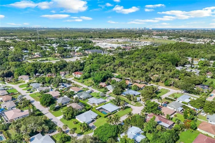 Nice circle of homes with no through traffic.