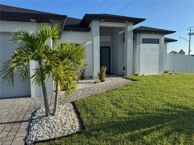 1 Nw 8th Ter, Cape Coral, Florida 33993