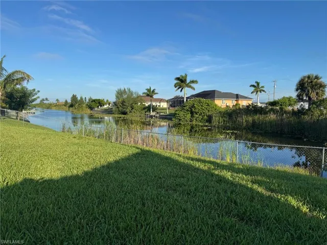 1 Nw 8th Ter, Cape Coral, Florida 33993