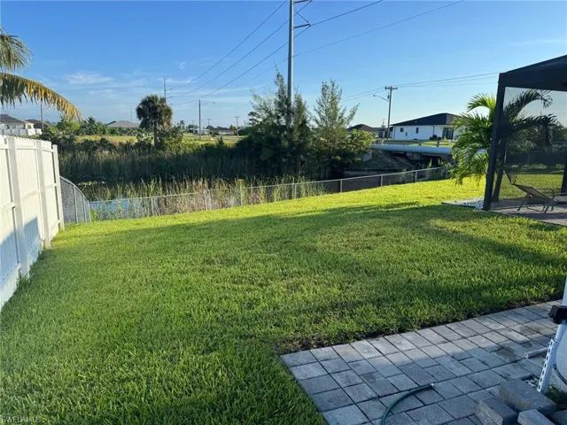1 Nw 8th Ter, Cape Coral, Florida 33993