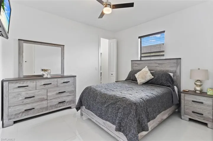 1 Nw 8th Ter, Cape Coral, Florida 33993