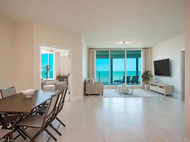 Great room open to the kitchen