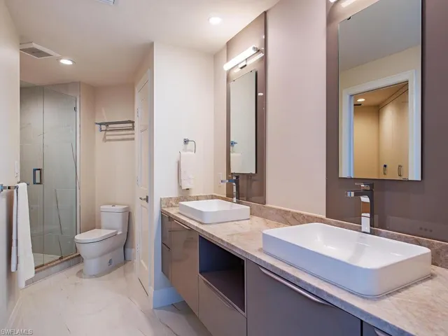 Master bathroom. Top of the line finishes
